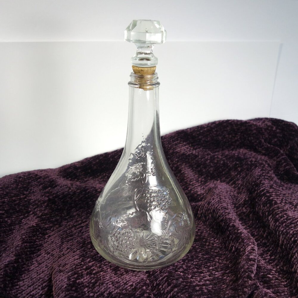 [Vintage] Clear Glass Grape Pattern Wine Decanter